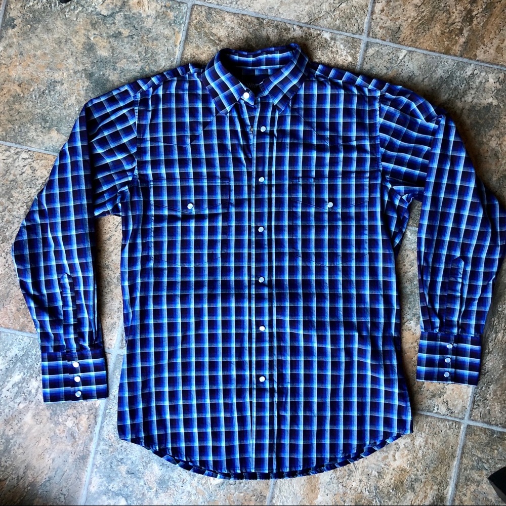 NEVER WORN. Wrangler Pearl Snap Dress Shirt